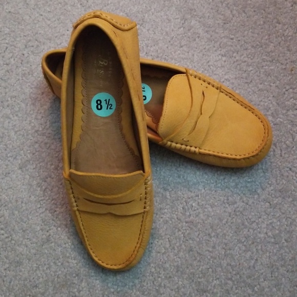 G.H. Bass & Co. Shoes - ⭕reserved⭕Brand New Bass mustard loafers